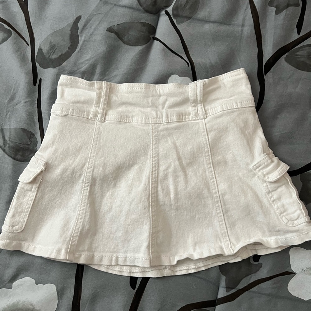 White Low Waist Mini Cargo Skirt